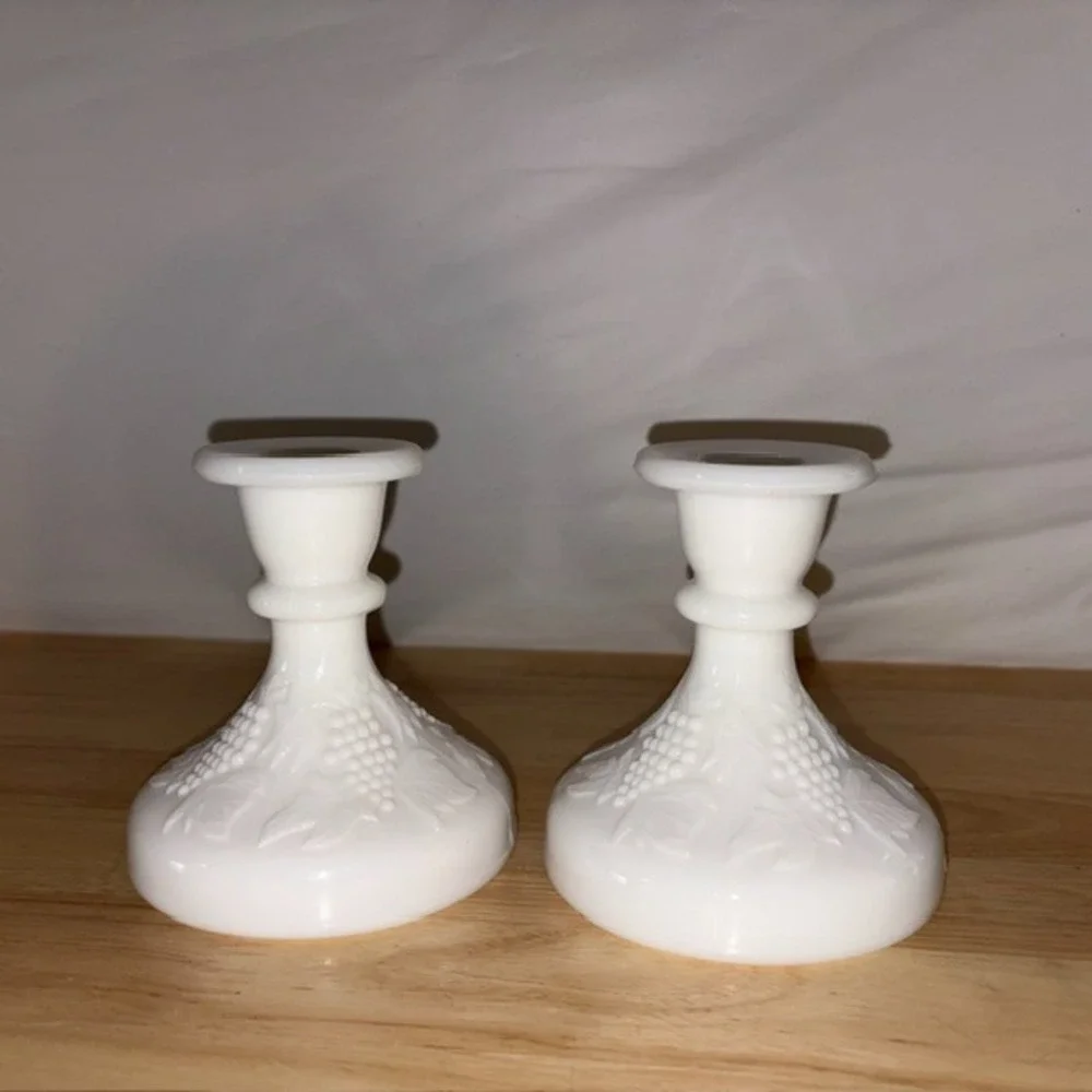 L.E. Smith Vintage Milk Glass Candlestick Holders Grapevine Harvest White Pair